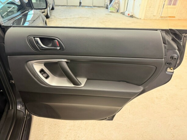 subaru-legacy-bensin-2009-big-16