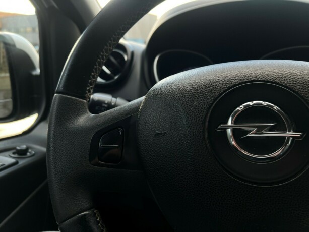 opel-vivaro-diesel-2017-big-16