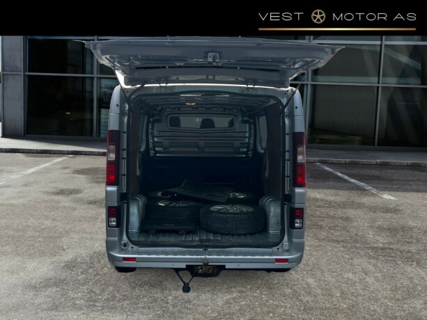 opel-vivaro-diesel-2017-big-6