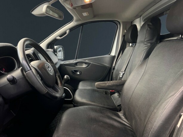 opel-vivaro-diesel-2017-big-9