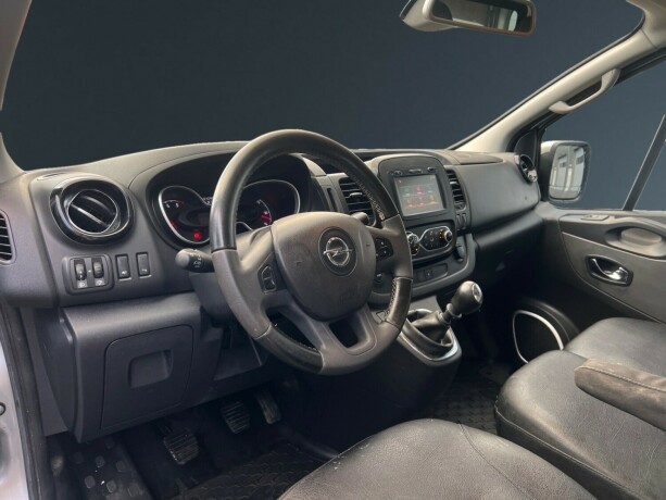 opel-vivaro-diesel-2017-big-8