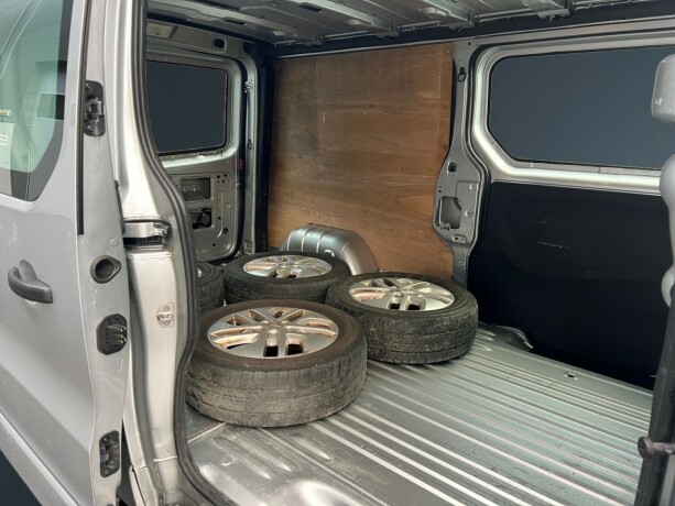 opel-vivaro-diesel-2017-big-10