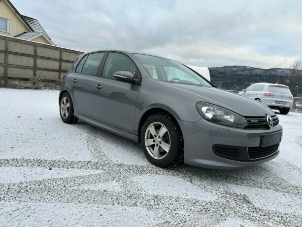 volkswagen-golf-diesel-2012-big-0