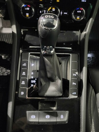 skoda-superb-elektrisitetbensin-2021-big-28