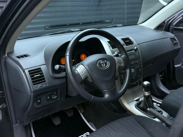 toyota-corolla-bensin-2009-big-10