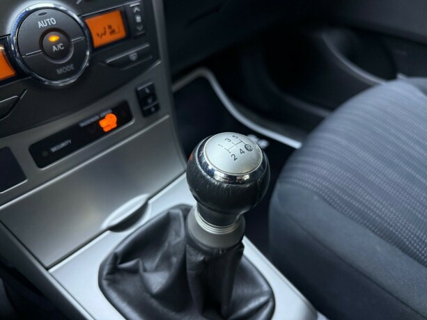 toyota-corolla-bensin-2009-big-20