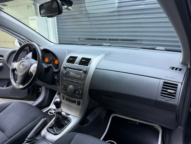 toyota-corolla-bensin-2009-big-11