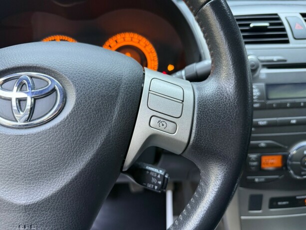 toyota-corolla-bensin-2009-big-15