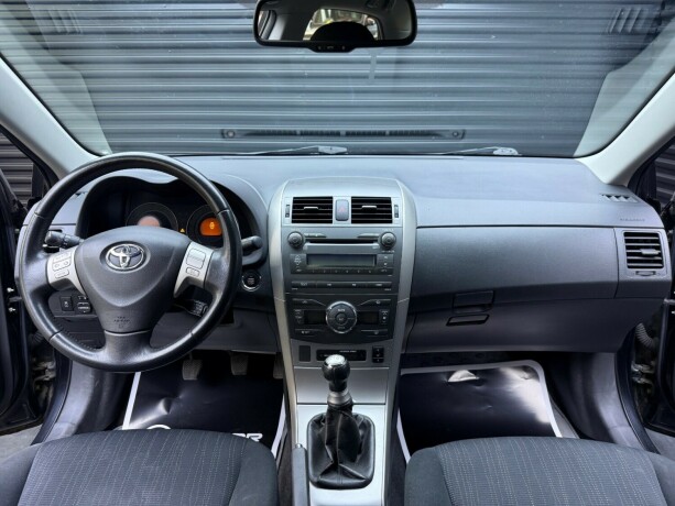 toyota-corolla-bensin-2009-big-9