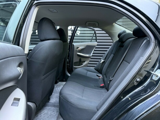 toyota-corolla-bensin-2009-big-23