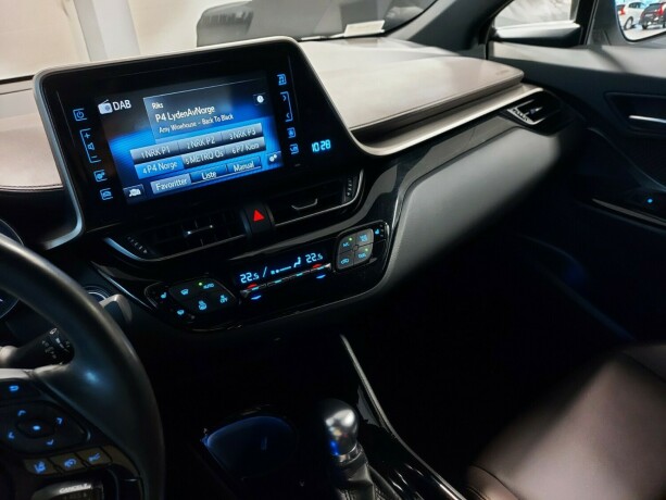 toyota-c-hr-elektrisitetbensin-2017-big-38