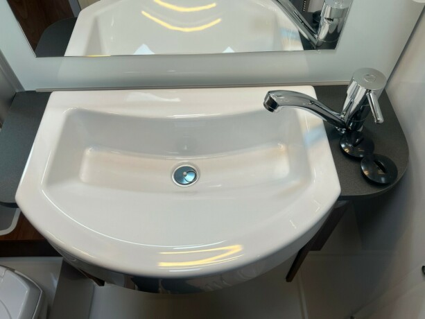 laika-ecovip-3019-2-enkle-senger-senkeseng-truma-6eh-diesel-2026-big-70