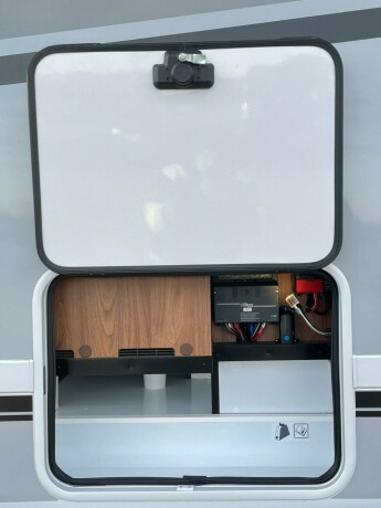 laika-ecovip-3019-2-enkle-senger-senkeseng-truma-6eh-diesel-2026-big-14