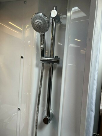 laika-ecovip-3019-2-enkle-senger-senkeseng-truma-6eh-diesel-2026-big-73