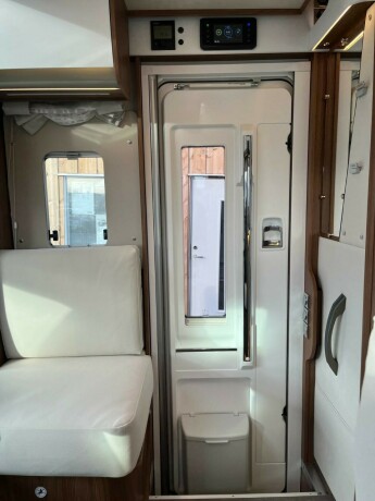 laika-ecovip-3019-2-enkle-senger-senkeseng-truma-6eh-diesel-2026-big-35