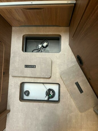 laika-ecovip-3019-2-enkle-senger-senkeseng-truma-6eh-diesel-2026-big-91