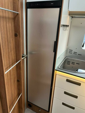 laika-ecovip-3019-2-enkle-senger-senkeseng-truma-6eh-diesel-2026-big-54