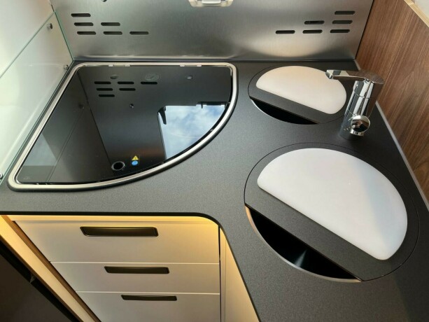 laika-ecovip-3019-2-enkle-senger-senkeseng-truma-6eh-diesel-2026-big-47