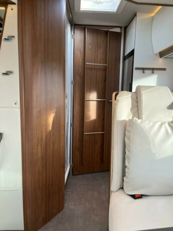 laika-ecovip-3019-2-enkle-senger-senkeseng-truma-6eh-diesel-2026-big-60