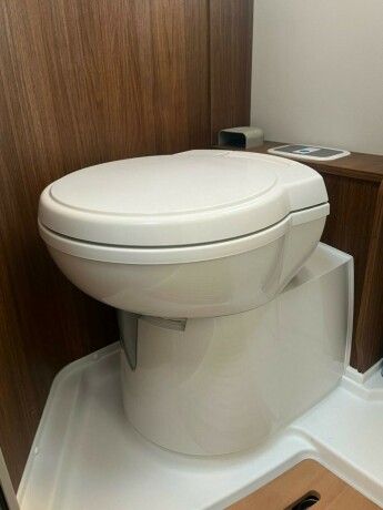 laika-ecovip-3019-2-enkle-senger-senkeseng-truma-6eh-diesel-2026-big-65