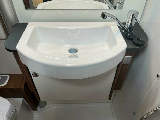 laika-ecovip-3019-2-enkle-senger-senkeseng-truma-6eh-diesel-2026-big-69