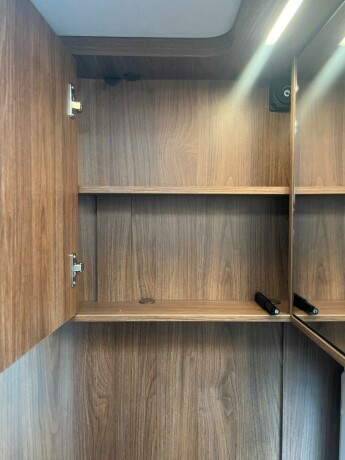 laika-ecovip-3019-2-enkle-senger-senkeseng-truma-6eh-diesel-2026-big-63