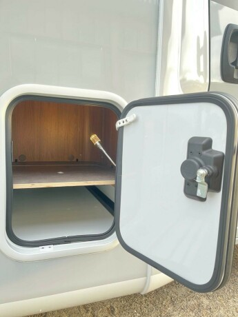 laika-ecovip-3019-2-enkle-senger-senkeseng-truma-6eh-diesel-2026-big-8