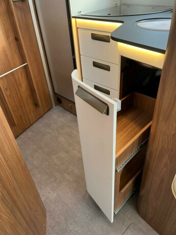 laika-ecovip-3019-2-enkle-senger-senkeseng-truma-6eh-diesel-2026-big-52