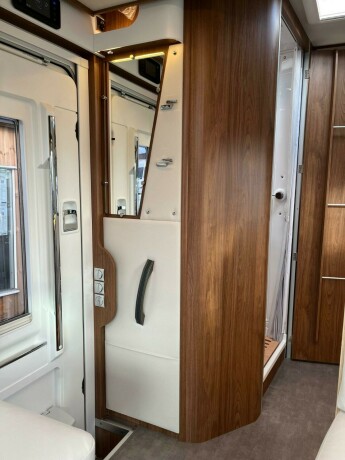 laika-ecovip-3019-2-enkle-senger-senkeseng-truma-6eh-diesel-2026-big-37