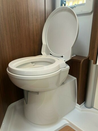 laika-ecovip-3019-2-enkle-senger-senkeseng-truma-6eh-diesel-2026-big-66