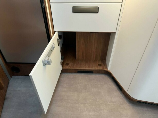 laika-ecovip-3019-2-enkle-senger-senkeseng-truma-6eh-diesel-2026-big-51