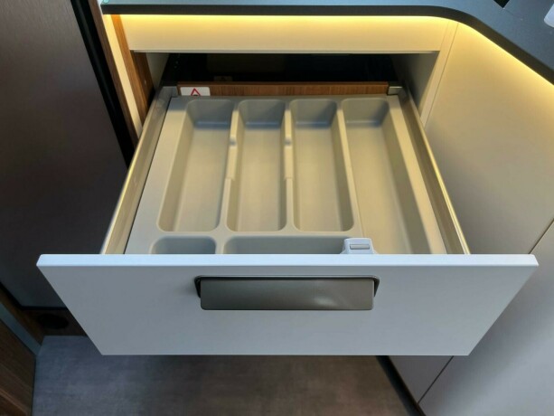 laika-ecovip-3019-2-enkle-senger-senkeseng-truma-6eh-diesel-2026-big-49