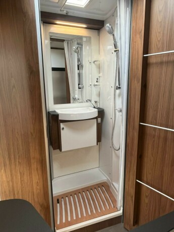 laika-ecovip-3019-2-enkle-senger-senkeseng-truma-6eh-diesel-2026-big-61