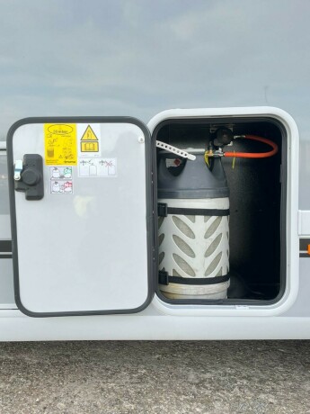 laika-ecovip-3019-2-enkle-senger-senkeseng-truma-6eh-diesel-2026-big-13