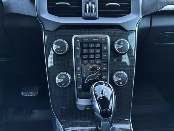 volvo-v40-cross-country-bensin-2019-big-23