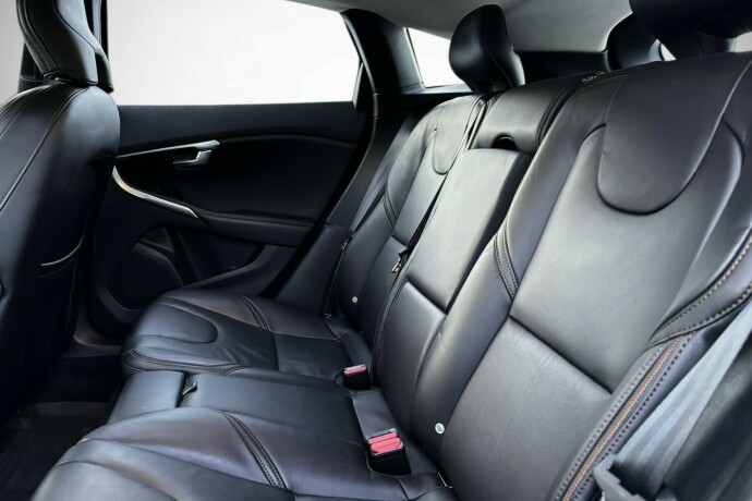 volvo-v40-cross-country-bensin-2019-big-12