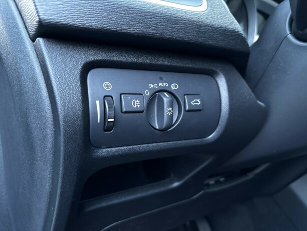 volvo-v40-cross-country-bensin-2019-big-19