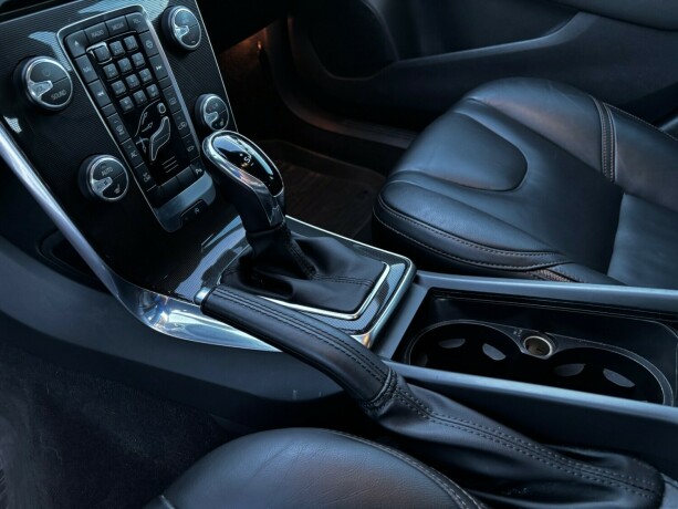 volvo-v40-cross-country-bensin-2019-big-21