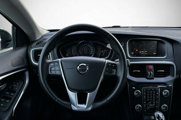 volvo-v40-cross-country-bensin-2019-big-31