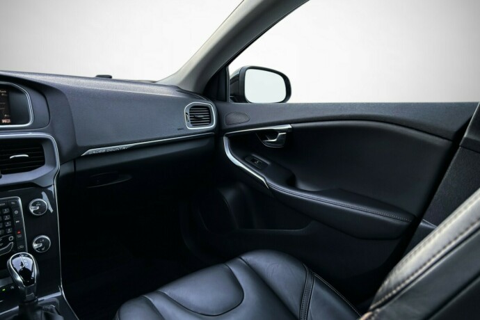 volvo-v40-cross-country-bensin-2019-big-17