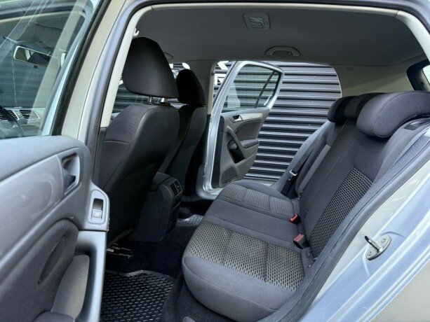 volkswagen-golf-diesel-2011-big-19