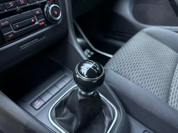 volkswagen-golf-diesel-2011-big-16