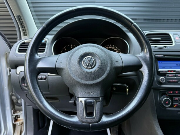 volkswagen-golf-diesel-2011-big-12