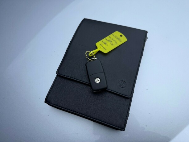 volkswagen-golf-diesel-2011-big-24