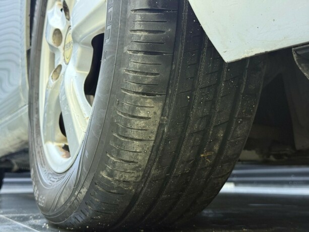 volkswagen-golf-diesel-2011-big-8