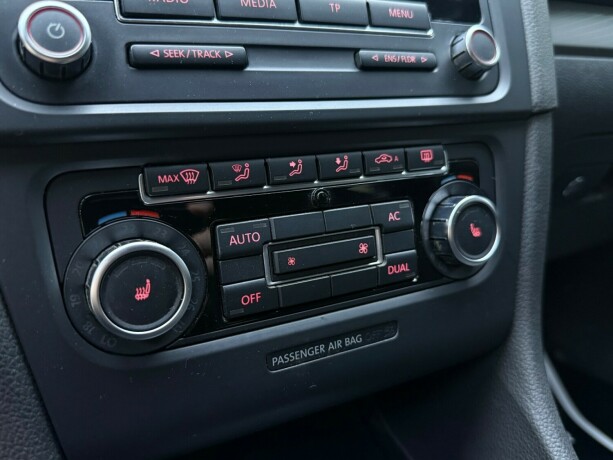 volkswagen-golf-diesel-2011-big-15