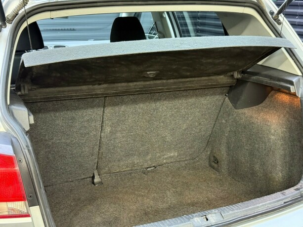 volkswagen-golf-diesel-2011-big-21