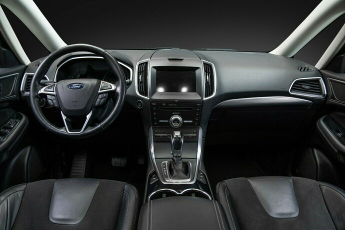 ford-galaxy-diesel-2017-big-12