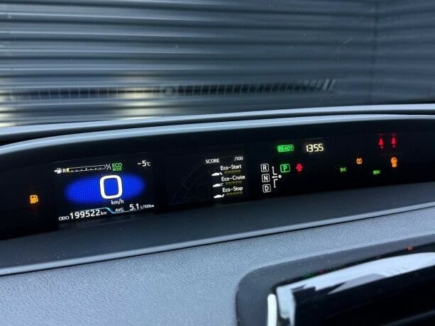 toyota-prius-elektrisitetbensin-2016-big-18