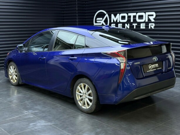toyota-prius-elektrisitetbensin-2016-big-1